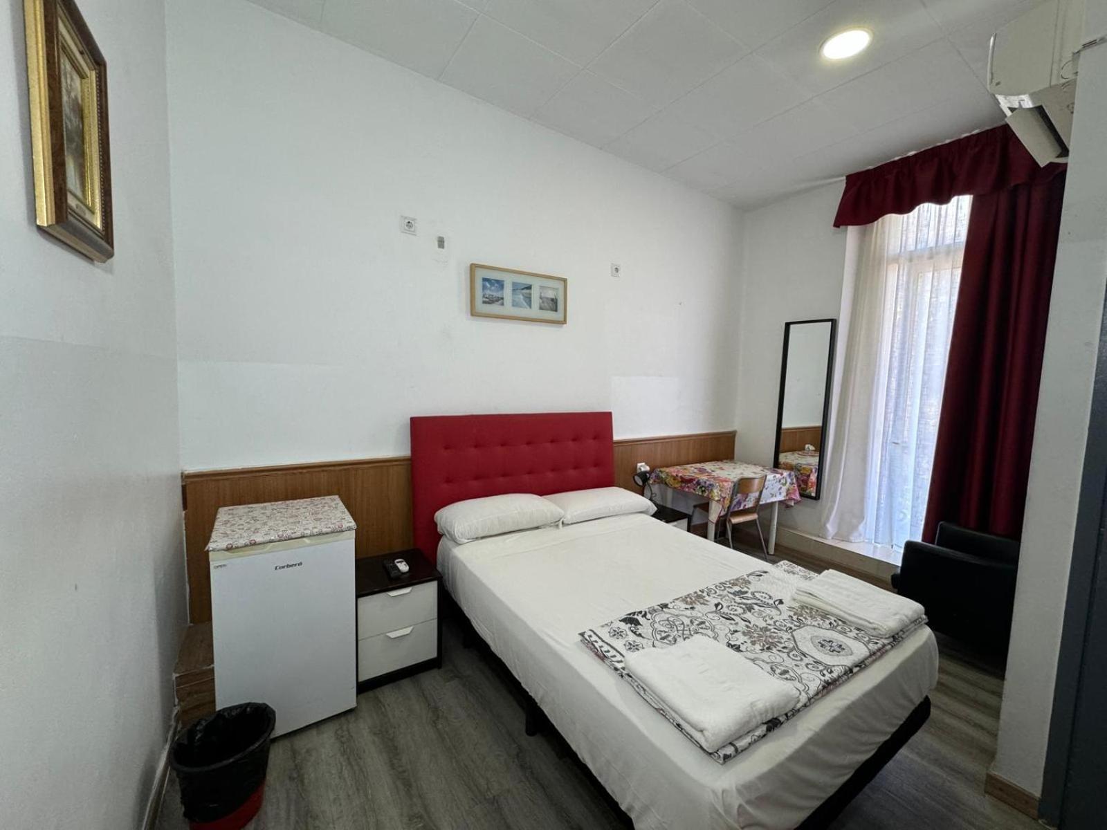 Hostal Mont Thabor Barcelona Eksteriør bilde
