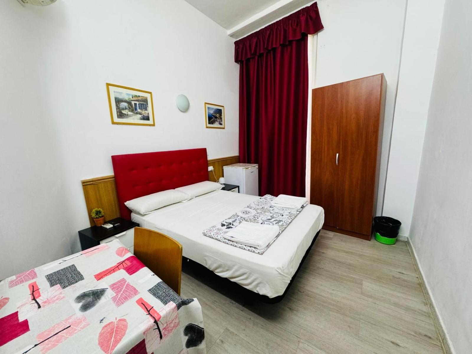 Hostal Mont Thabor Barcelona Eksteriør bilde