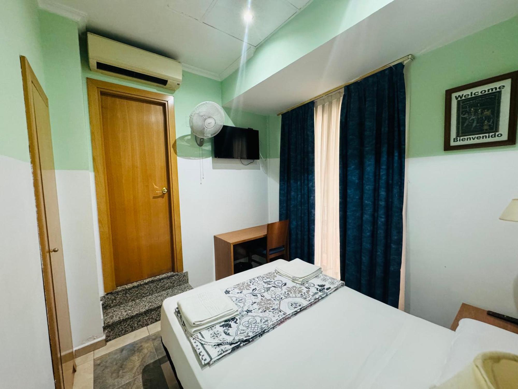 Hostal Mont Thabor Barcelona Eksteriør bilde