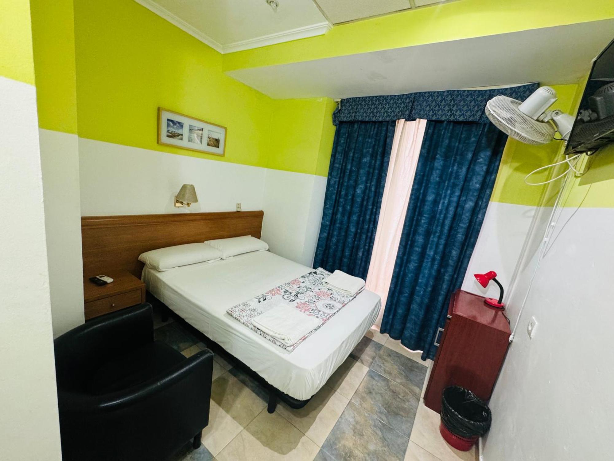 Hostal Mont Thabor Barcelona Eksteriør bilde