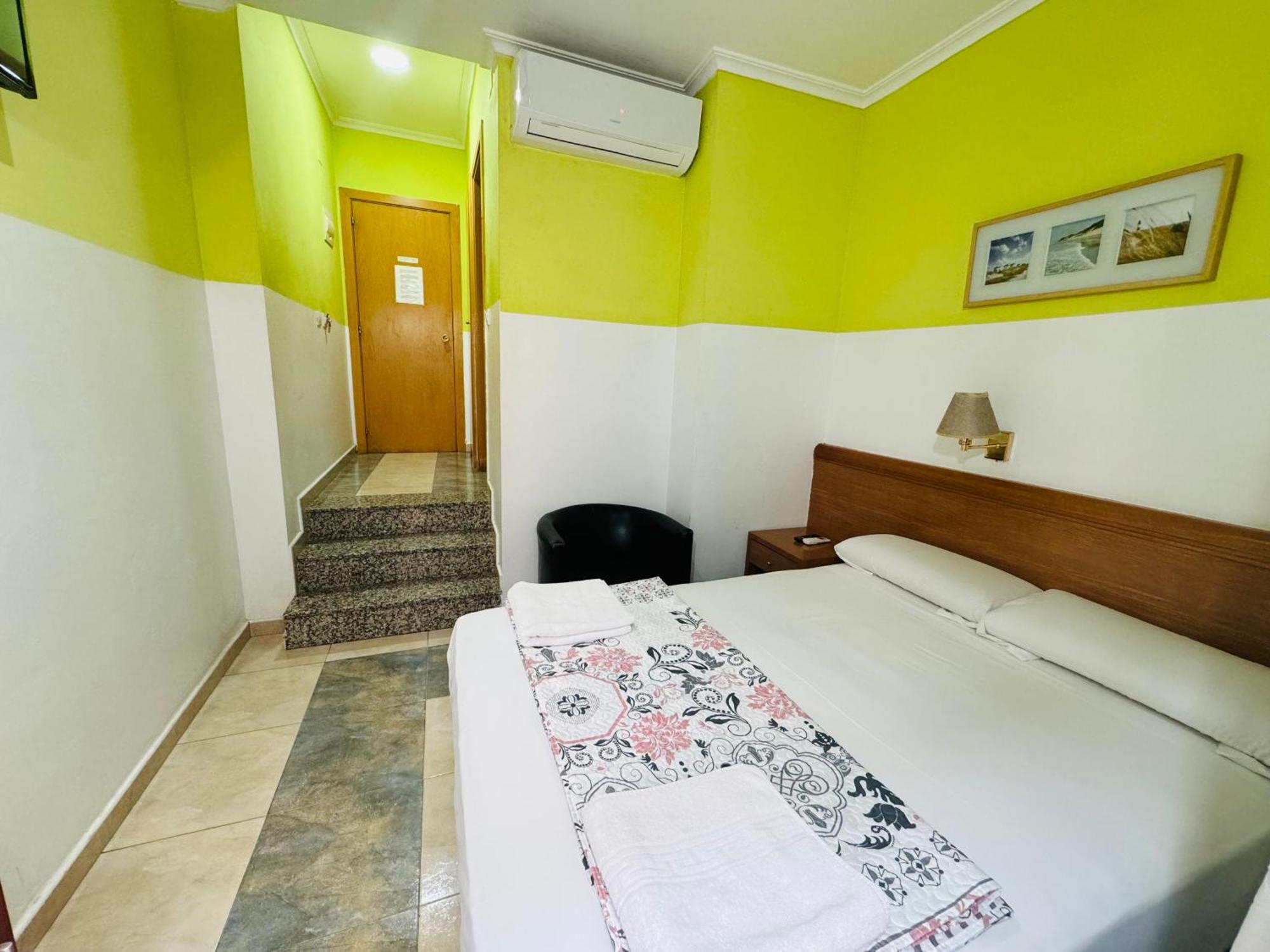 Hostal Mont Thabor Barcelona Eksteriør bilde