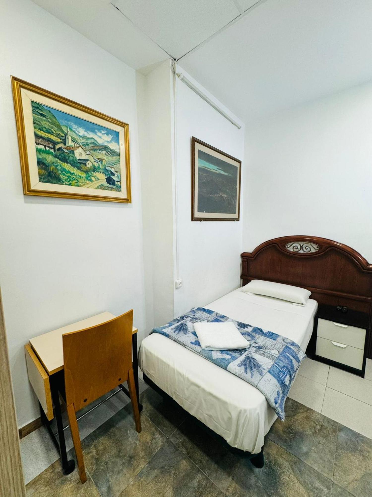 Hostal Mont Thabor Barcelona Eksteriør bilde