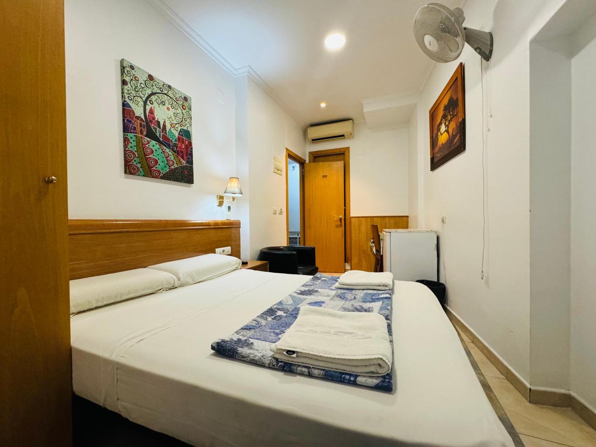 Hostal Mont Thabor Barcelona Eksteriør bilde